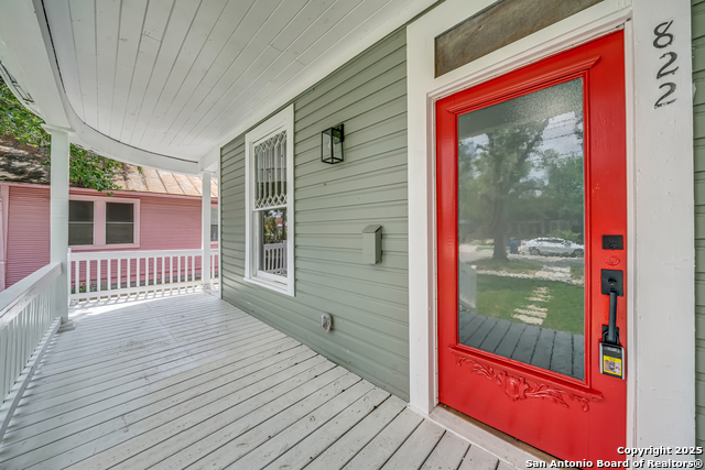 Image 3 of 17 For 822 Lamar  