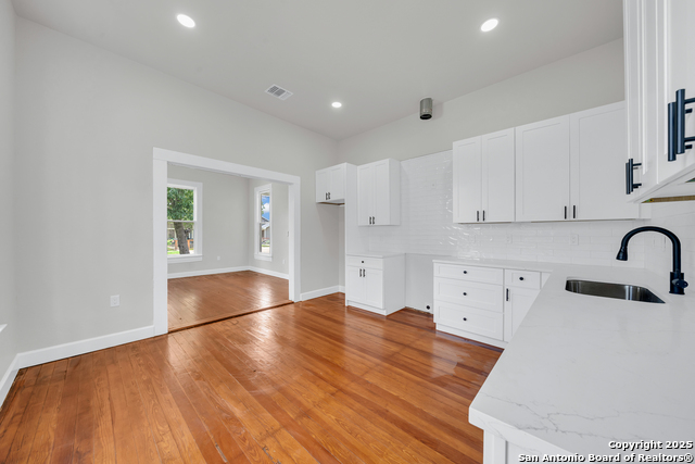Image 9 of 17 For 822 Lamar  