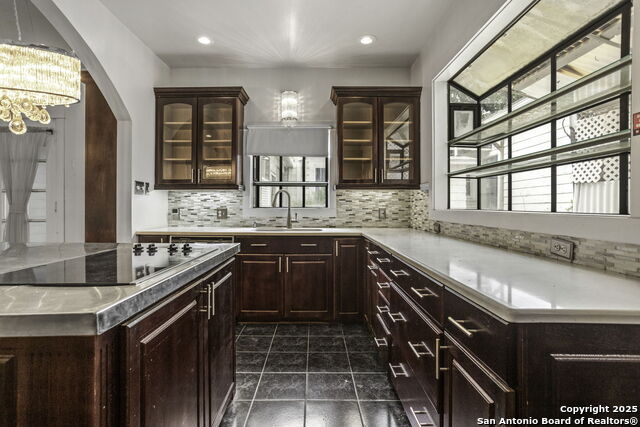 Image 10 of 41 For 527 Kings Ct
