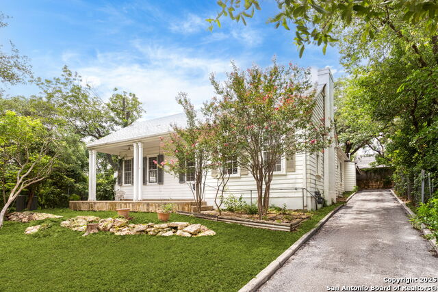 Image 2 of 41 For 527 Kings Ct