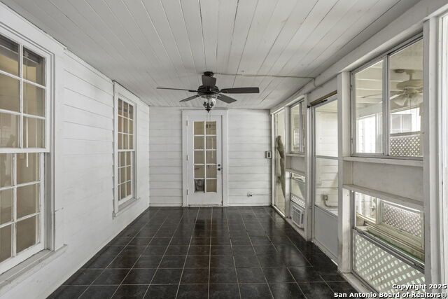 Image 27 of 41 For 527 Kings Ct