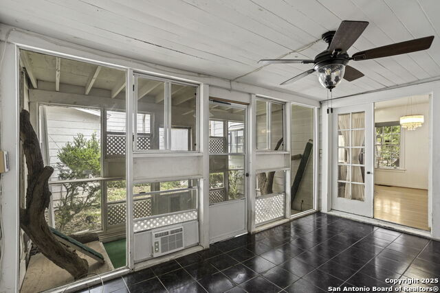 Image 28 of 41 For 527 Kings Ct