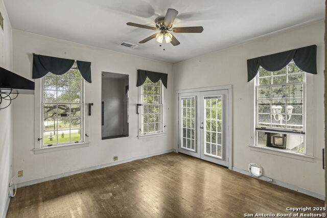 Image 29 of 41 For 527 Kings Ct