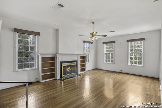 Image 3 of 41 For 527 Kings Ct