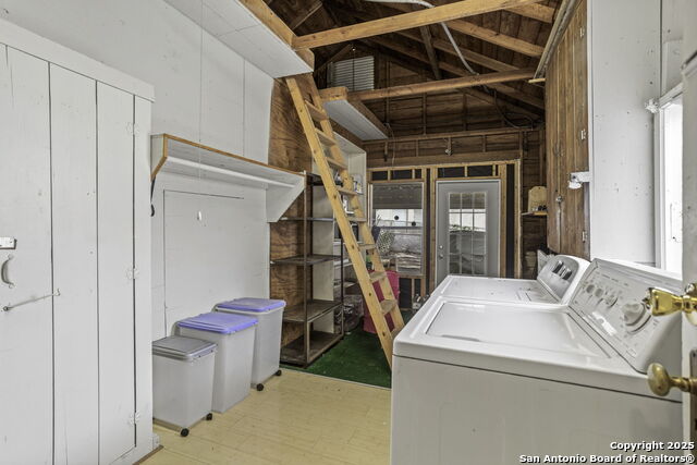 Image 30 of 41 For 527 Kings Ct