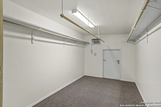 Image 32 of 41 For 527 Kings Ct