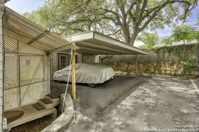 Image 34 of 41 For 527 Kings Ct