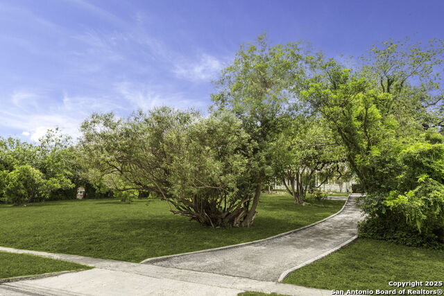 Image 36 of 41 For 527 Kings Ct