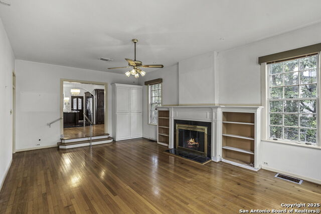 Image 4 of 41 For 527 Kings Ct