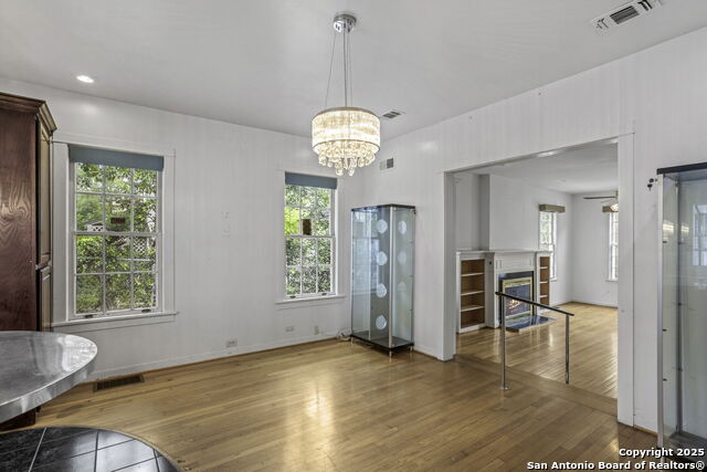Image 6 of 41 For 527 Kings Ct