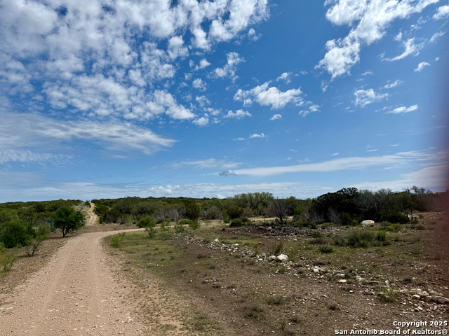 Listing photo id 8 for 74200 Sd  