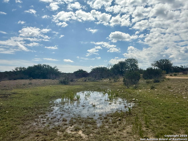 Listing photo id 11 for 74200 Sd  