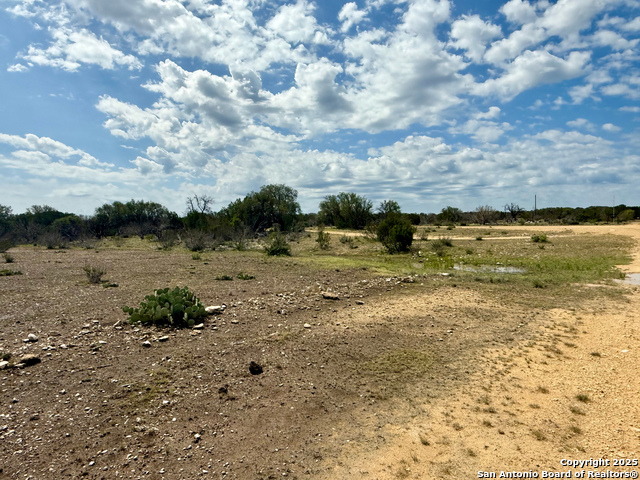 Listing photo id 2 for 74200 Sd  
