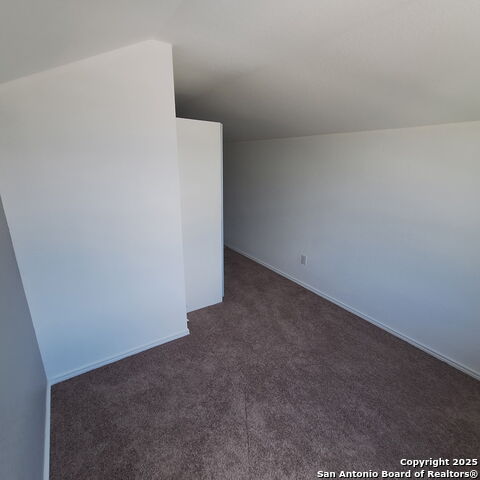 Image 18 of 35 For 7808 Elm Run