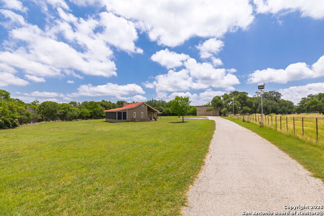 Image 12 of 52 For 479 Park Rd 23