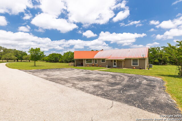 Image 18 of 52 For 479 Park Rd 23