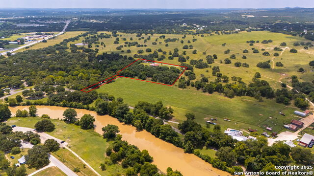 Image 4 of 52 For 479 Park Rd 23