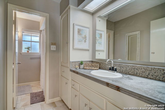 Image 33 of 48 For 8915 Datapoint Dr  44b