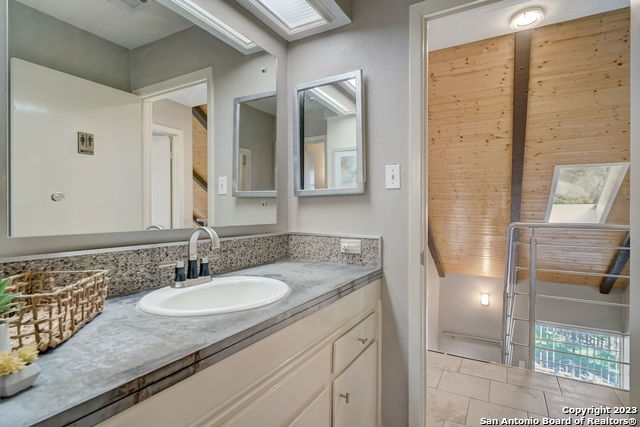 Image 34 of 48 For 8915 Datapoint Dr  44b
