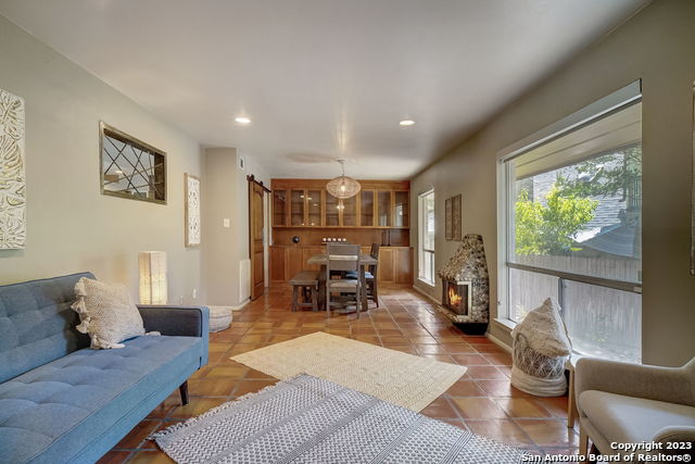 Image 6 of 48 For 8915 Datapoint Dr  44b