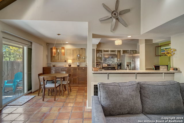 Image 9 of 48 For 8915 Datapoint Dr  44b