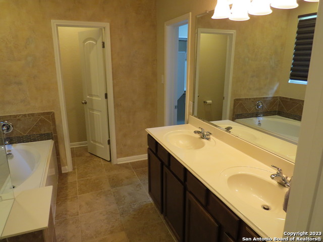 Image 23 of 29 For 720 Laserra