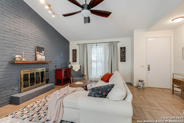 Image 4 of 30 For 8931 Wickfield