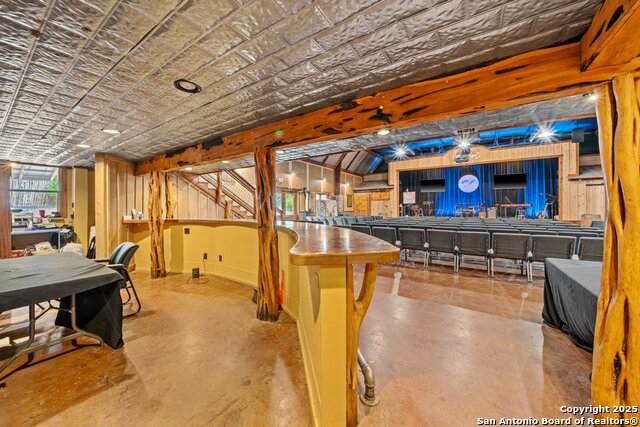 Listing photo id 11 for 3044 Junction Hwy