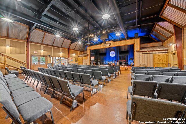 Listing photo id 15 for 3044 Junction Hwy