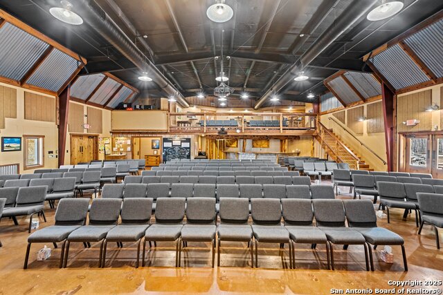 Listing photo id 17 for 3044 Junction Hwy