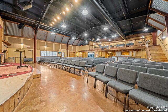 Listing photo id 18 for 3044 Junction Hwy