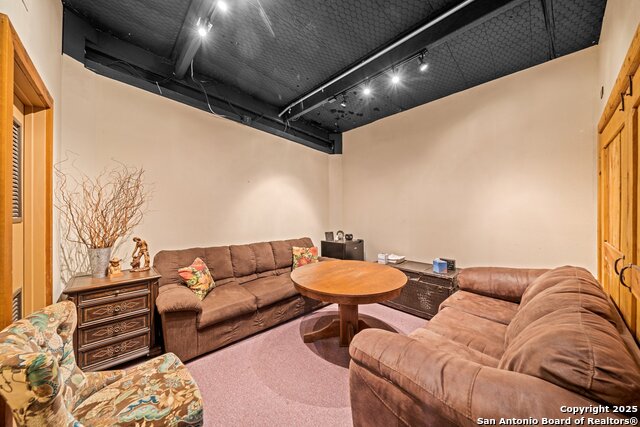 Listing photo id 21 for 3044 Junction Hwy