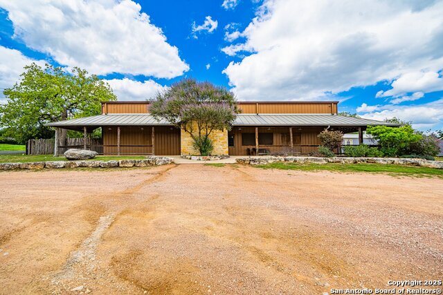 Listing photo id 31 for 3044 Junction Hwy