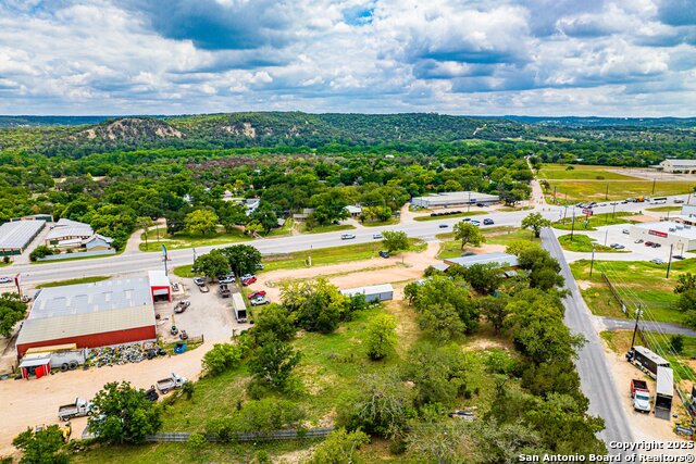 Listing photo id 5 for 3044 Junction Hwy