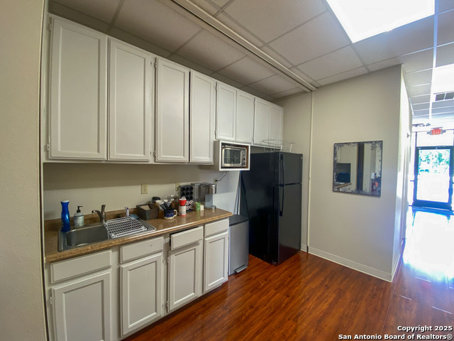 Listing photo id 15 for 1844 Lockhill Selma Rd 101