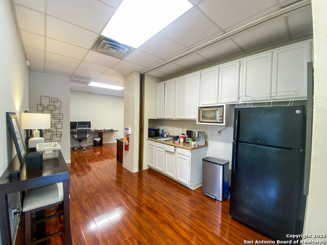Listing photo id 16 for 1844 Lockhill Selma Rd 101