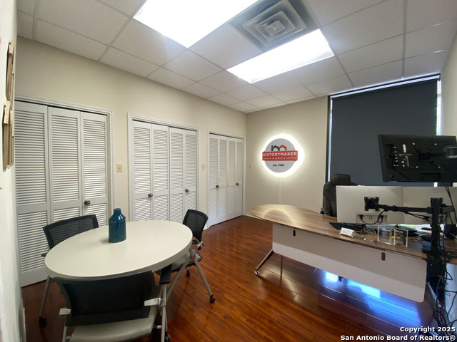 Listing photo id 17 for 1844 Lockhill Selma Rd 101