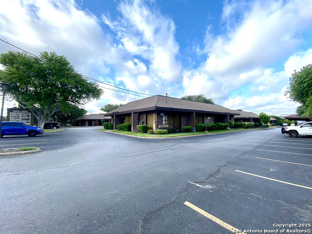 Listing photo id 23 for 1844 Lockhill Selma Rd 101