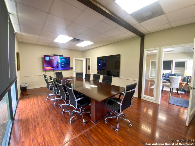 Listing photo id 3 for 1844 Lockhill Selma Rd 101