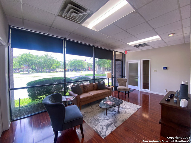 Listing photo id 4 for 1844 Lockhill Selma Rd 101