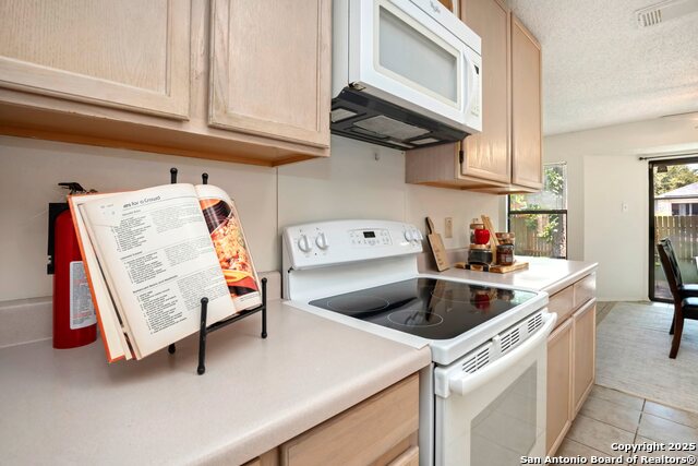Image 10 of 27 For 7822 Sandpiper Park