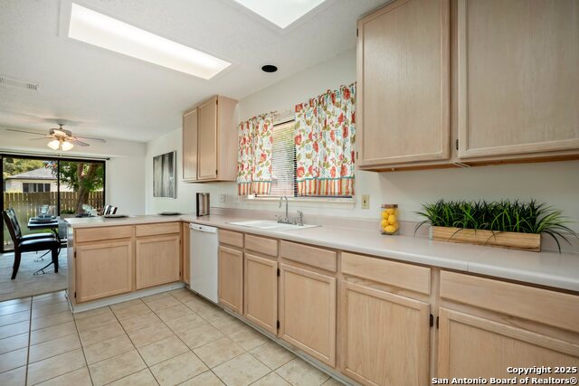 Image 9 of 27 For 7822 Sandpiper Park