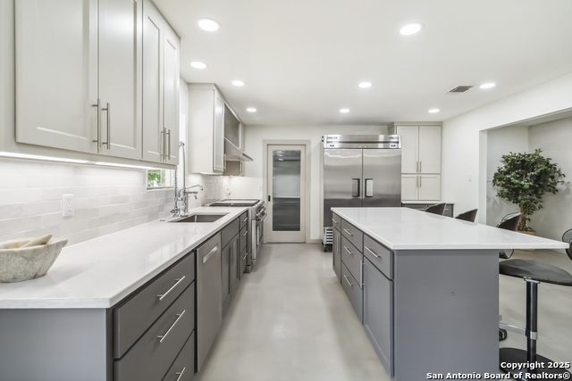 Image 10 of 45 For 425 Edgewater