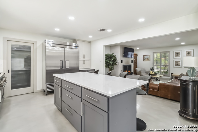 Image 11 of 45 For 425 Edgewater