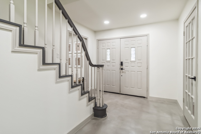 Image 4 of 45 For 425 Edgewater
