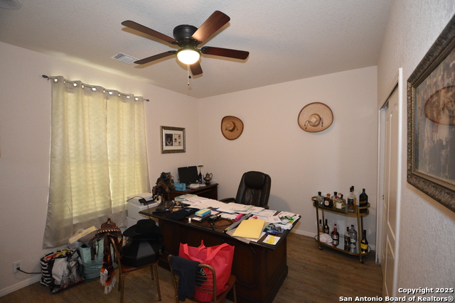 Image 14 of 31 For 21027 Las Lomas