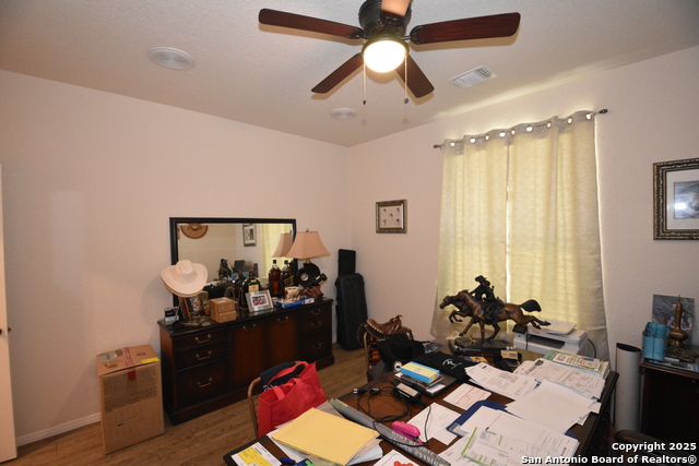 Image 15 of 31 For 21027 Las Lomas