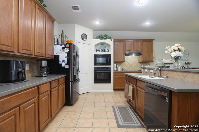 Image 9 of 27 For 8803 Shuteye Peak