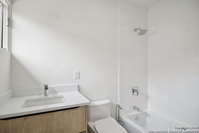 Image 23 of 44 For 305 Joliet  D