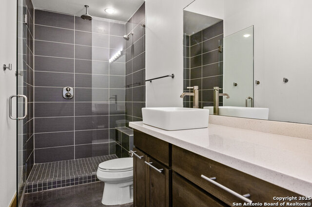 Image 15 of 29 For 1542 Alamo St N 107